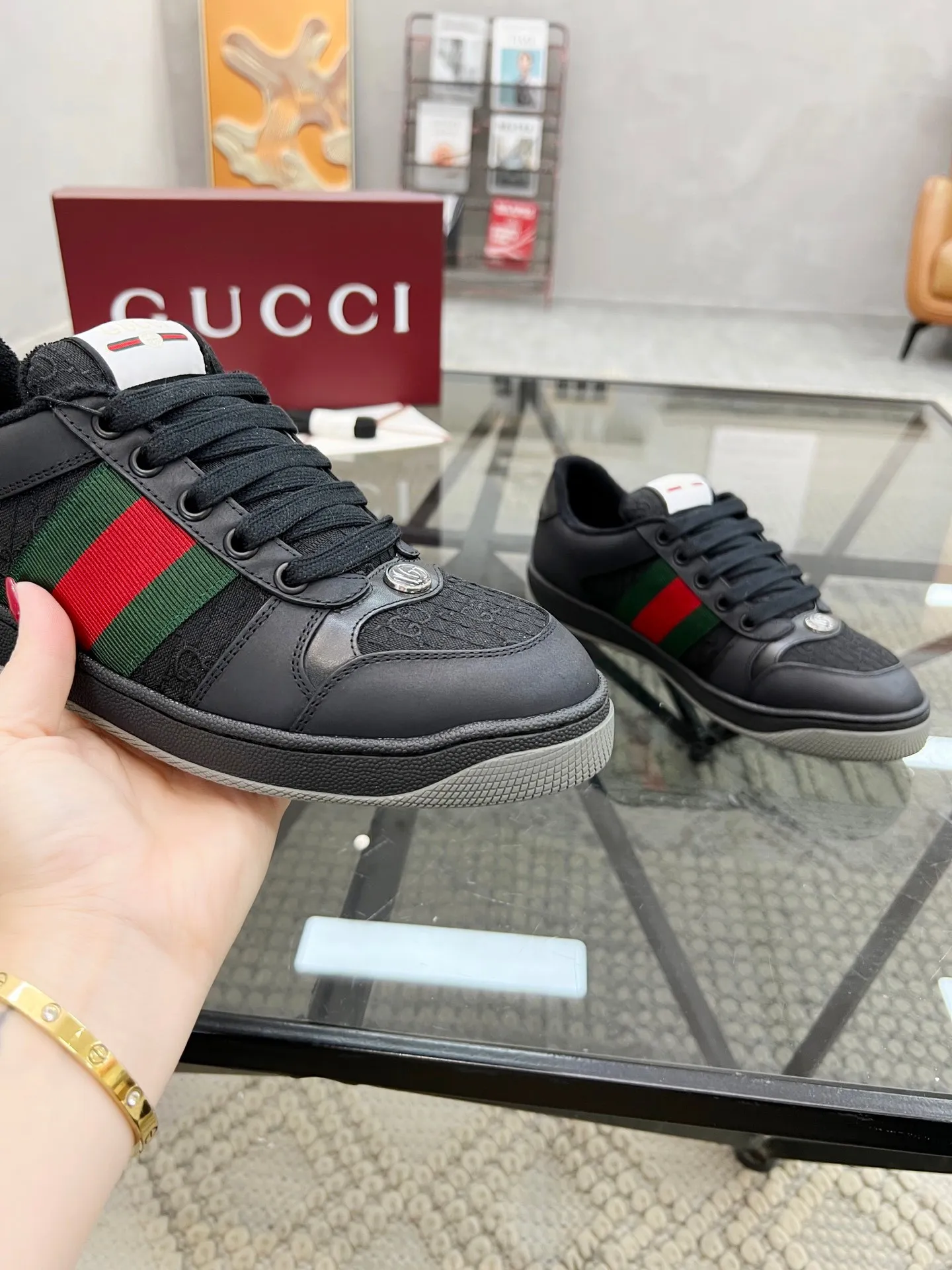 👟👟Ex-factory price 480👟👟 Couple style👫Gucci Gucci ❗️❗️New order shipped Original development Private mold making Correct last shape Hand-polished and distressed effect Correct details Complete accessories Imported leather/original towel lining crafted with craftsmanship Same size for men and women: 35-44